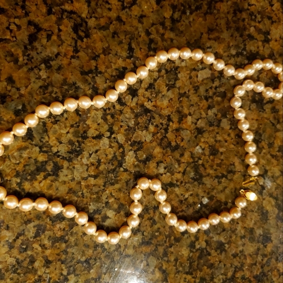 Off White Pearl Necklace - Picture 1 of 6
